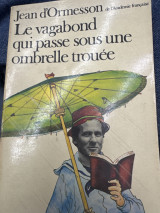Le vagabond qui passe sous une ombrelle trouée