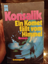 Ein Komet faellt vom Himmel